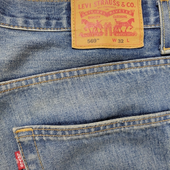 Levi's Men's 569 Loose Straight Denim Shorts - Picture 3 of 3